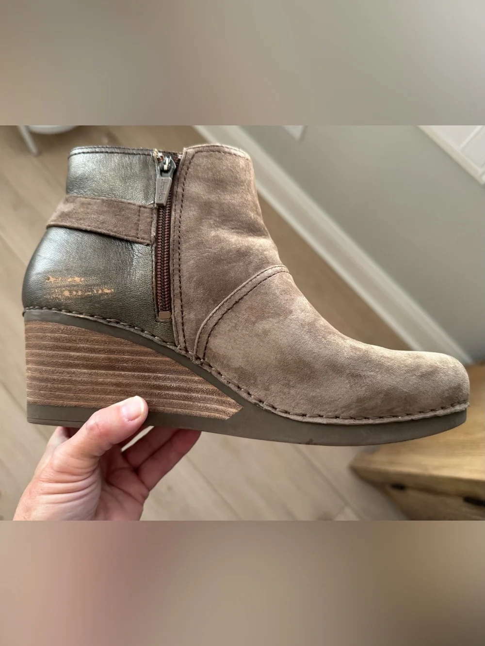 Dansko 41 Women’s brown leather/metallic side buckle ankle boots heeled 10.5/11